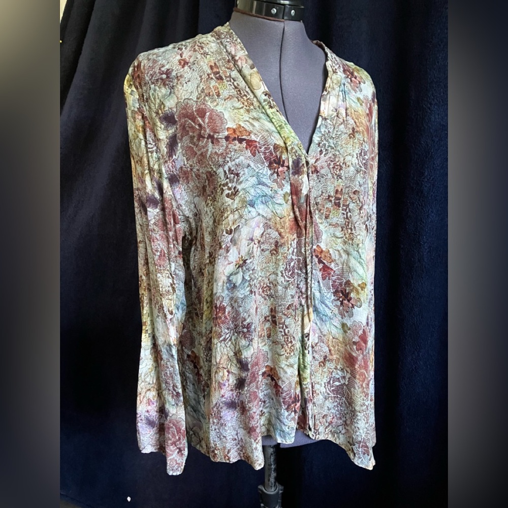 APNY pretty print blouse size L